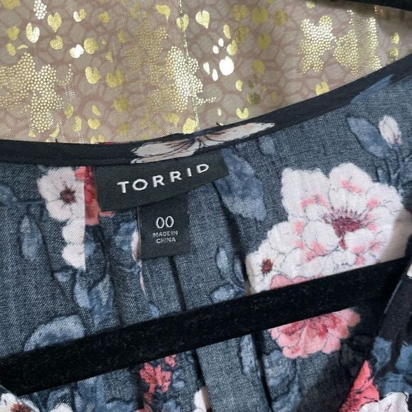 Torrid Black Pink Blue Floral V Neck Button Down Tunic Style Tank, 00 M/L - Picture 3 of 5